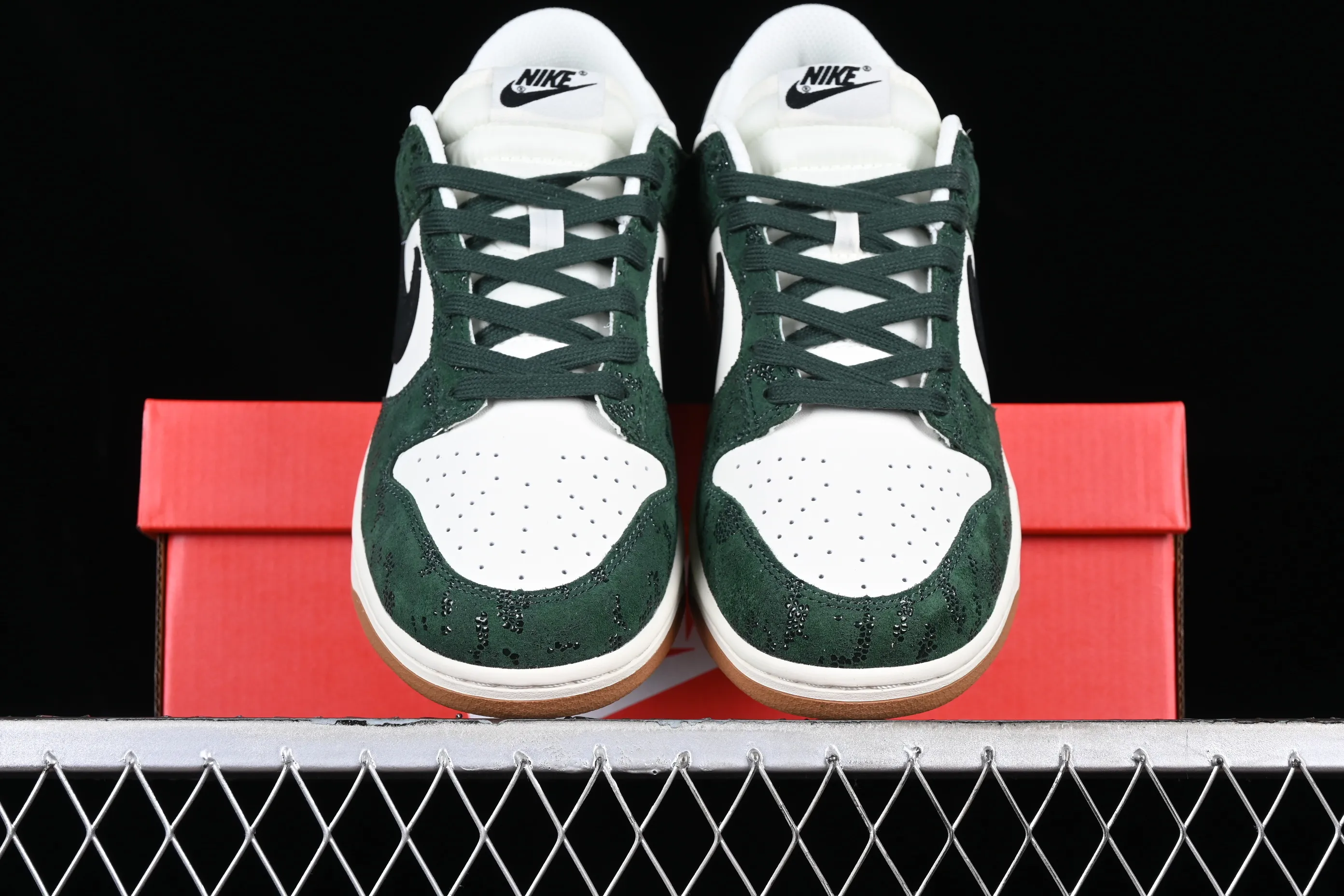 All categories Nk SB Dunk series Nk SB Dunk Low low-top sneakers Nk Dunk Low "Green Snake" white-green snake pattern SB low-top casual sports skateboard shoes FQ8893-397